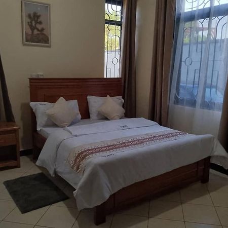 Space Lodge And Tours Muleba Екстер'єр фото