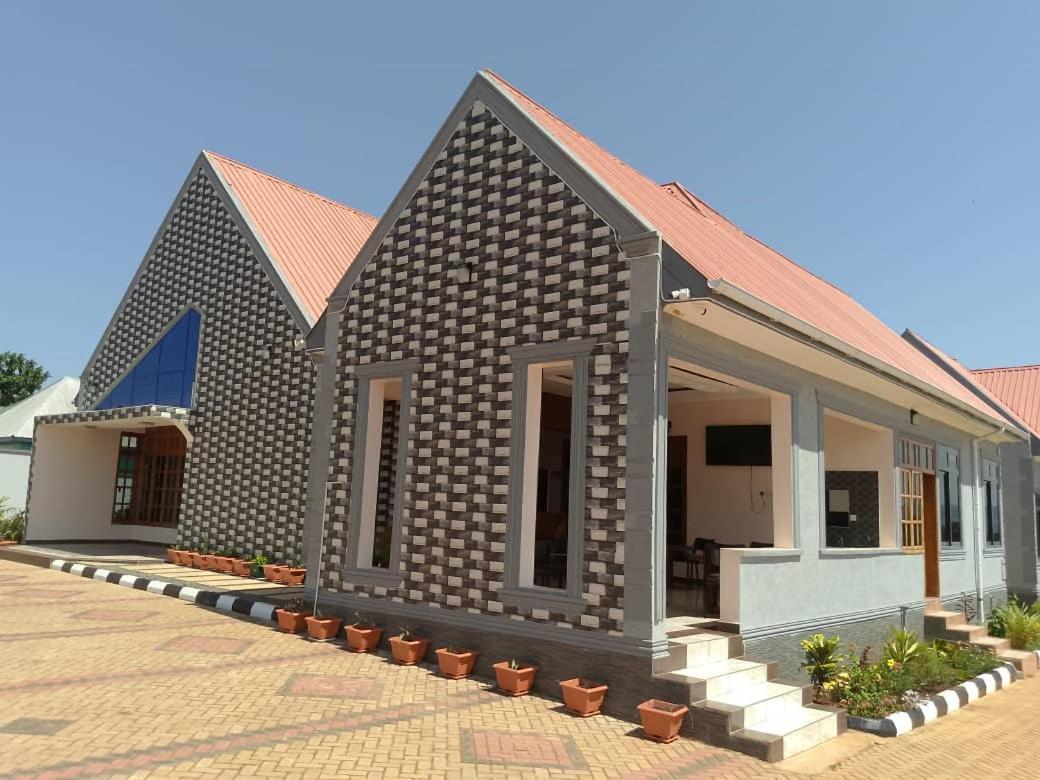 Space Lodge And Tours Muleba Екстер'єр фото