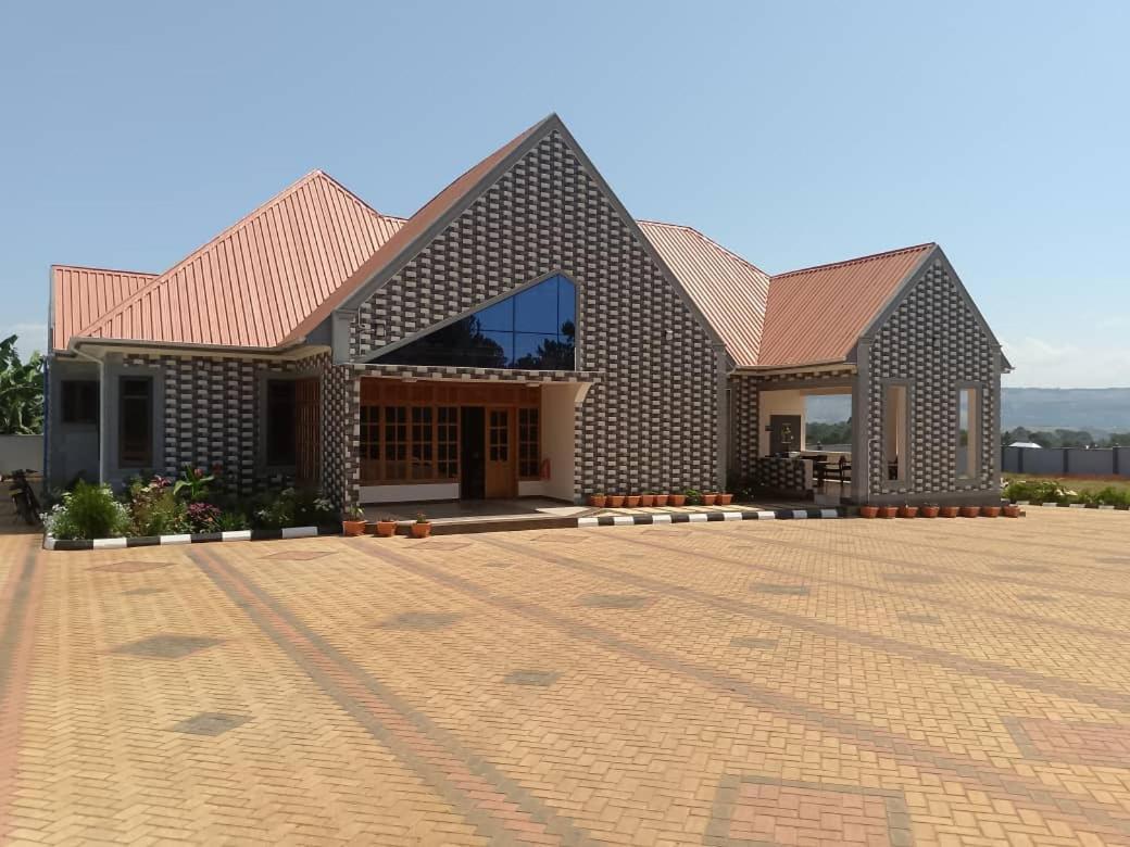 Space Lodge And Tours Muleba Екстер'єр фото